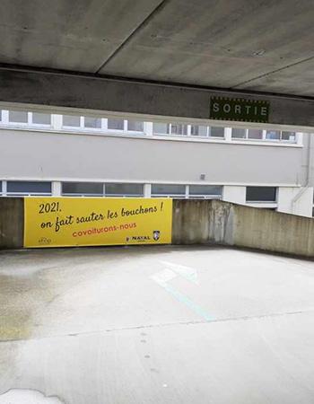 Banderole pro covoiturage dans les parkings de la BNB