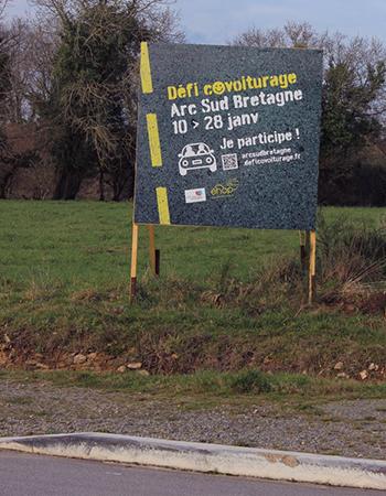 Panneau covoiturage en bord de route sur Arc Sud bretagne