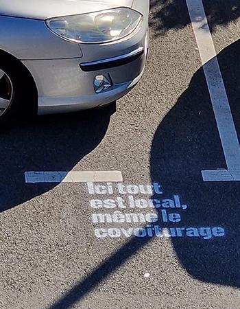 Pochoir covoiturage sur le parking de la gare de Montauban