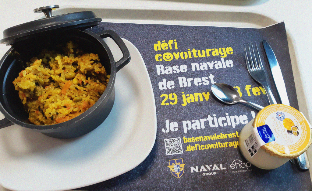 Photo d'un set de table utilisé pour la communication du défi covoiturage sur la Base Navale de Brest